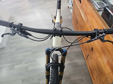 Gebrauchtes Orbea Oiz M10 2027 2027 Mountainbike, Weiß, 29 — Bild 9 von 9