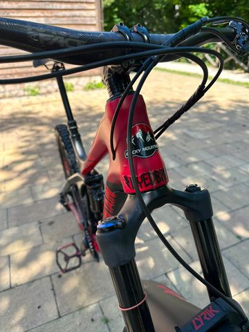 Used Rocky Mountain Slayer 750 MSL 2017 2017 Mountainbike, Red — image 11 of 12