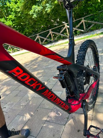 Used Rocky Mountain Slayer 750 MSL 2017 2017 Mountainbike, Red — image 7 of 12