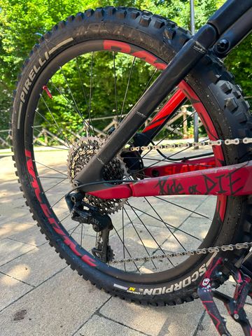 Used Rocky Mountain Slayer 750 MSL 2017 2017 Mountainbike, Red — image 8 of 12