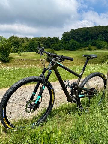 Used Focus O1E 9.9 2019 2019 Mountainbike, Light Gray — image 2 of 3