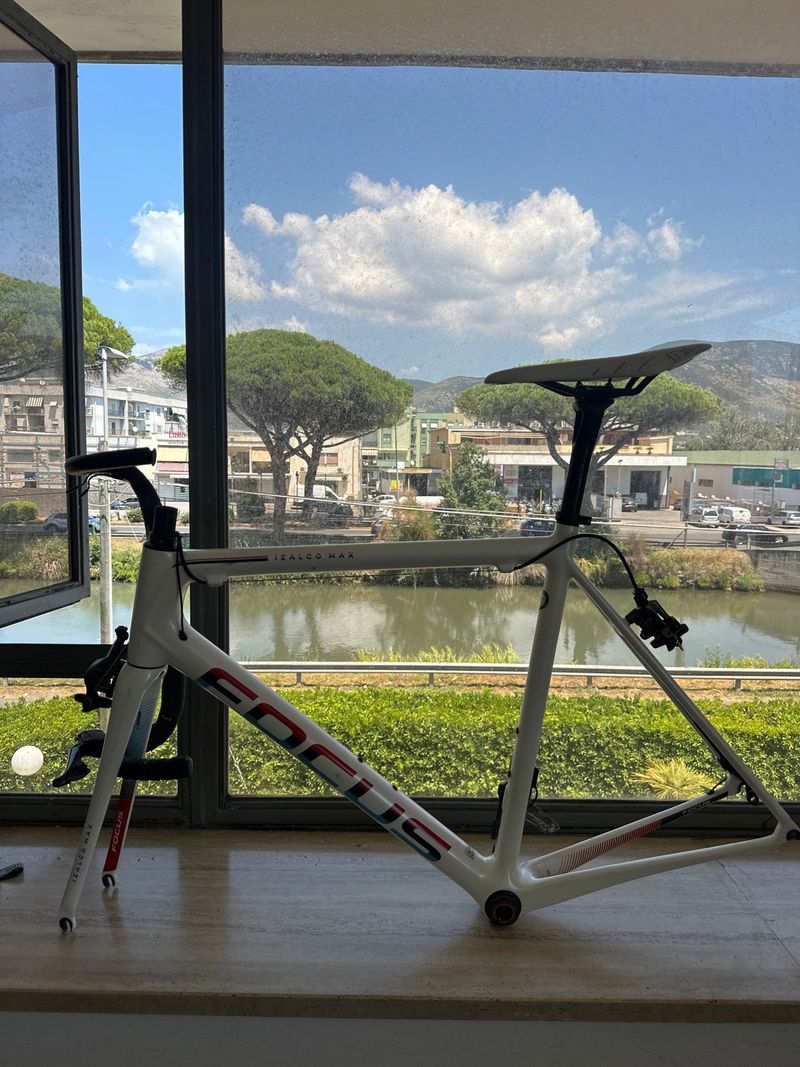 Focus IZALCO MAX RED eTap 2018 Frameset 2018 Road & Gravel d'occasion