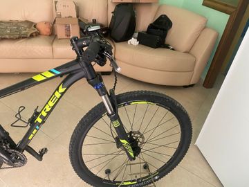 Used Trek X-Caliber 9 2017 2017 Mountainbike, Black, 27.5, 29 — image 8 of 8