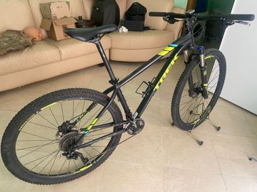 Used Trek X-Caliber 9 2017 2017 Mountainbike, Black, 27.5, 29 — image 2 of 8