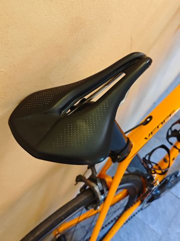 Used Specialized Venge Expert 2016 2016 Road & Gravel, Orange — image 4 of 10