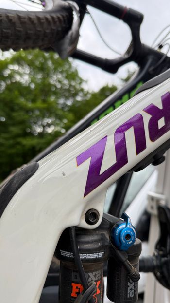 Used Santa Cruz Bronson Sram Eagle Transmission X0 2024 Mountainbike, White — image 16 of 16