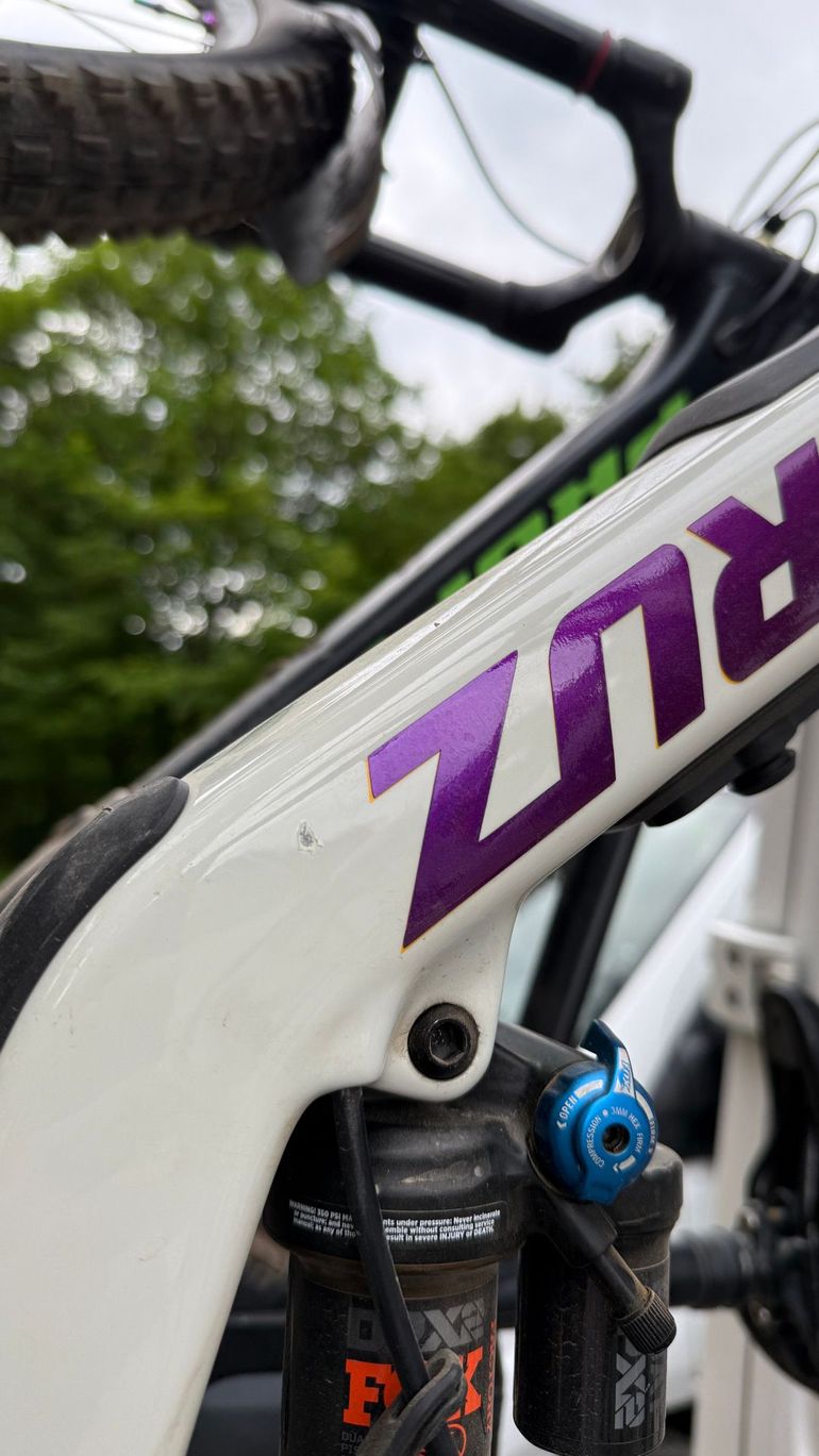 Used Santa Cruz Bronson Sram Eagle Transmission X0 2024 Mountainbike, White — image 16 of 16