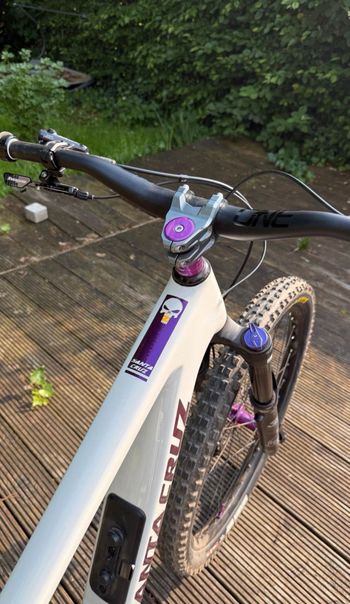 Used Santa Cruz Bronson Sram Eagle Transmission X0 2024 Mountainbike, White — image 9 of 16