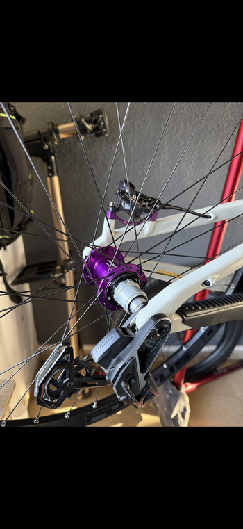 Used Santa Cruz Bronson Sram Eagle Transmission X0 2024 Mountainbike, White — image 13 of 16
