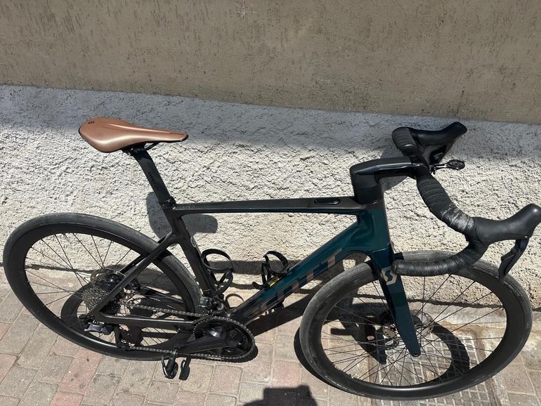 Brugt Scott Addict RC eRIDE 10 2024 2024 Road & Gravel — billede 1 af 11