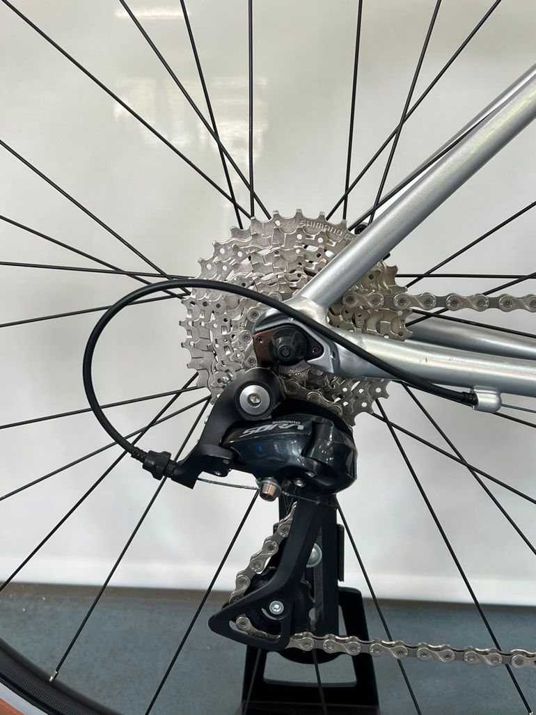 Cannondale CAAD Optimo 4 2023 Road & Gravel usato, Grigio chiaro — immagine 4 di 8