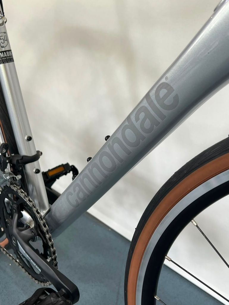 Cannondale CAAD Optimo 4 2023 Road & Gravel usato, Grigio chiaro — immagine 5 di 8