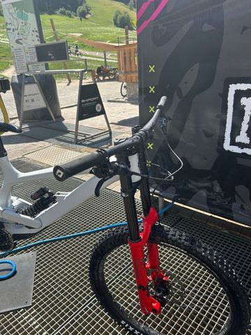 Käytetty YT Industries Tues CORE 1 2025 2025 Mountainbike — kuva 5 / 6