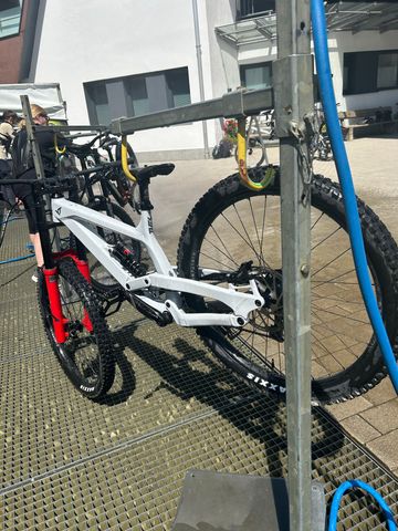 Käytetty YT Industries Tues CORE 1 2025 2025 Mountainbike — kuva 2 / 6