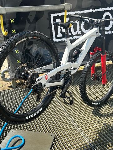 Käytetty YT Industries Tues CORE 1 2025 2025 Mountainbike — kuva 3 / 6