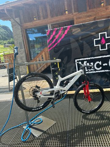 Käytetty YT Industries Tues CORE 1 2025 2025 Mountainbike — kuva 1 / 6