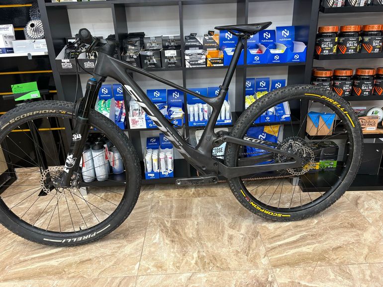 Brugt Scott Spark RC Team 2023 2023 Mountainbike — billede 2 af 11