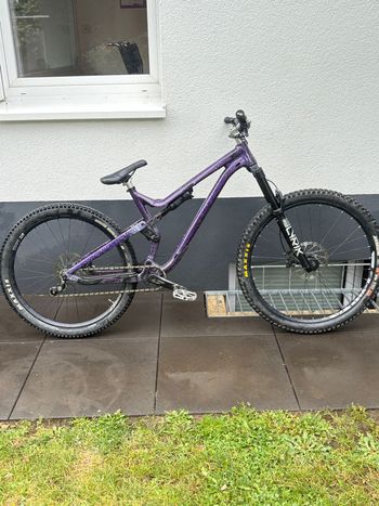 Used Commencal META TR Frameset 2019 Mountainbike, Purple — image 2 of 4