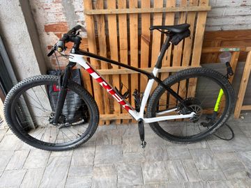Used Trek Procaliber 9.7 2023 2023 Mountainbike, White, 29, 27.5 — image 2 of 9
