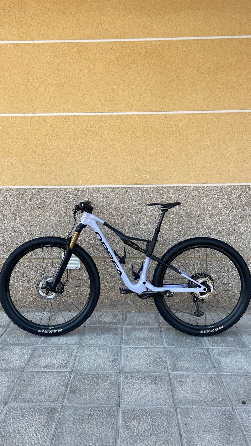 Gebrauchtes Orbea OIZ M-PRO 2025 2025 Mountainbike, Weiß — Bild 1 von 14