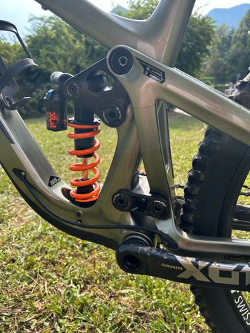 Tweedehands Pivot FIREBIRD Pro X01 2024 2024 Mountainbike — afbeelding 18 van 26