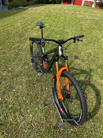 Tweedehands Pivot FIREBIRD Pro X01 2024 2024 Mountainbike — afbeelding 2 van 26
