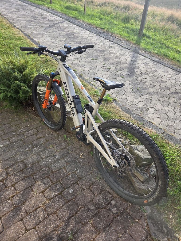 Focus SAM² 6.9 2022 2022 Mountainbike de segunda mano, Gris claro — imagen 3 de 5
