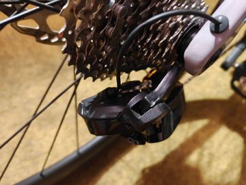 Gebrauchtes CUBE Attain Shimano 105 Di2 2025 Road & Gravel, Violett — Bild 2 von 10