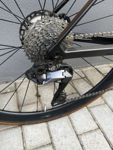 Used BMC Roadmachine 01 FIVE 2022 2022 Road & Gravel, Black — image 3 of 7