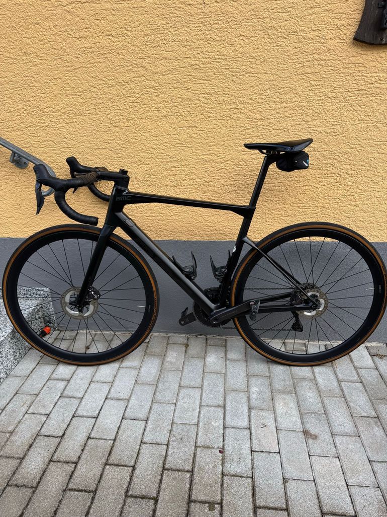 Used BMC Roadmachine 01 FIVE 2022 2022 Road & Gravel, Black — image 2 of 7