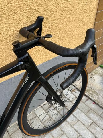 Used BMC Roadmachine 01 FIVE 2022 2022 Road & Gravel, Black — image 6 of 7