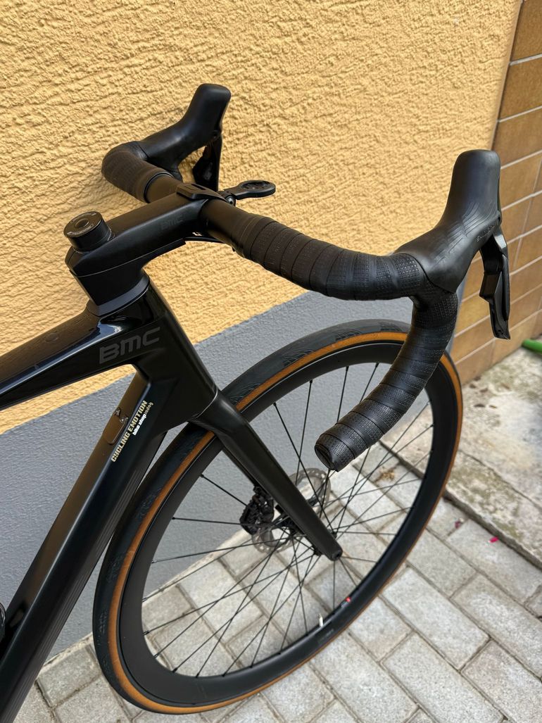 Used BMC Roadmachine 01 FIVE 2022 2022 Road & Gravel, Black — image 6 of 7