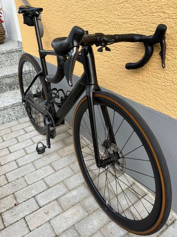 Used BMC Roadmachine 01 FIVE 2022 2022 Road & Gravel, Black — image 5 of 7