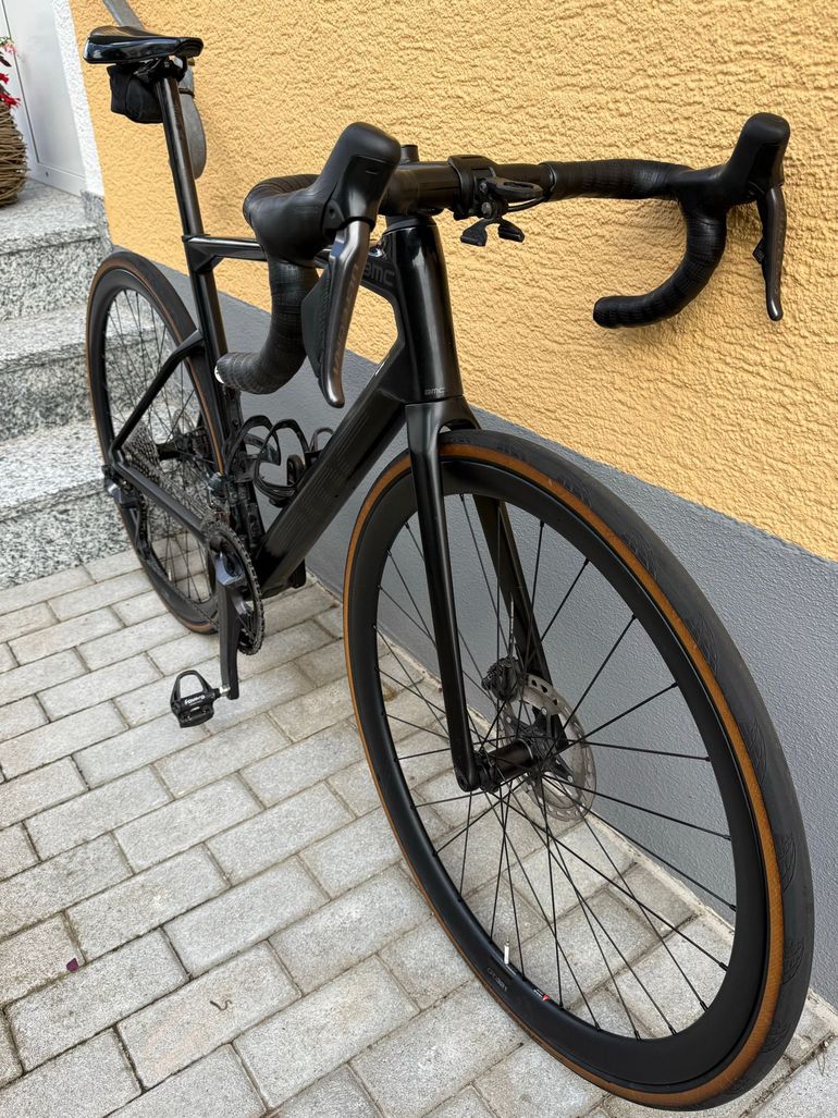 Used BMC Roadmachine 01 FIVE 2022 2022 Road & Gravel, Black — image 5 of 7
