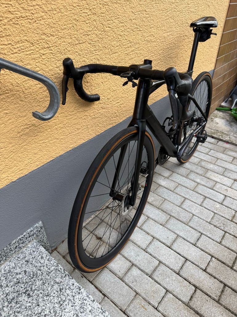 Used BMC Roadmachine 01 FIVE 2022 2022 Road & Gravel, Black — image 7 of 7