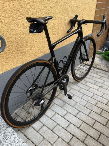 Used BMC Roadmachine 01 FIVE 2022 2022 Road & Gravel, Black — image 4 of 7