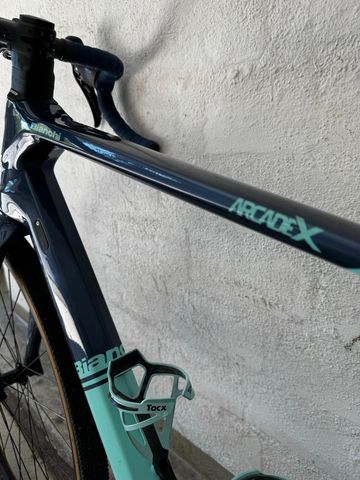 Used Bianchi Arcadex GRX 2023 2023 Road & Gravel, Blue — image 9 of 14