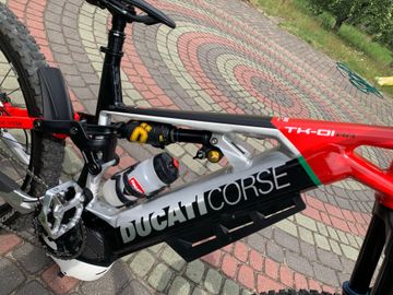Used Ducati Custom Shimano Deore XT 2024 Mountainbike, Red — image 8 of 10