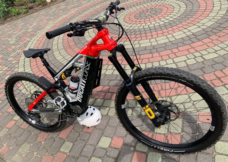 Used Ducati Custom Shimano Deore XT 2024 Mountainbike, Red — image 7 of 10