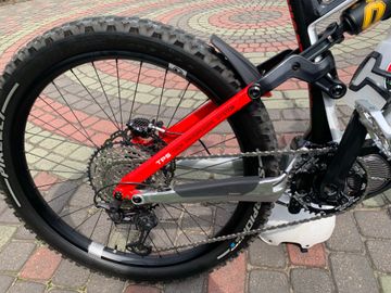 Used Ducati Custom Shimano Deore XT 2024 Mountainbike, Red — image 3 of 10