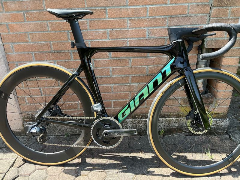 Giant Propel Advanced, Pro Disc 0 2022 2022 Road & Gravel d'occasion