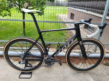 Tweedehands Scott Addict RC Ultimate 2023 2023 Road & Gravel — afbeelding 1 van 16