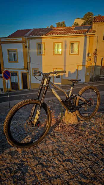 Brugt Specialized Demo Expert 2022 2022 MTB