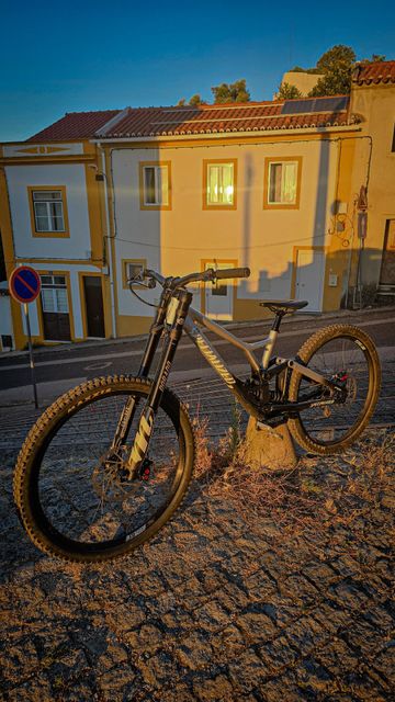 Specialized Demo Expert 2022 2022 MTB usato