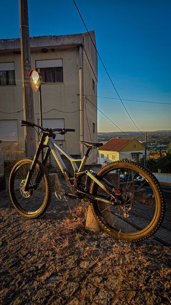 Brugt Specialized Demo Expert 2022 2022 Mountainbike — billede 4 af 10