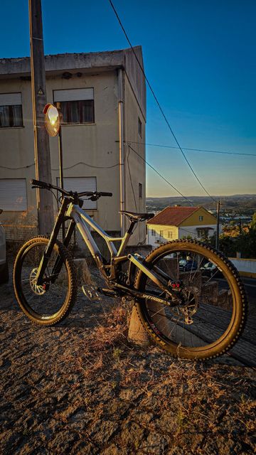 Specialized Demo Expert 2022 2022 Mountainbike d'occasion — image 4 sur 10