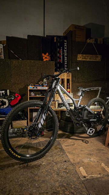 Specialized Demo Expert 2022 2022 Mountainbike d'occasion — image 5 sur 10