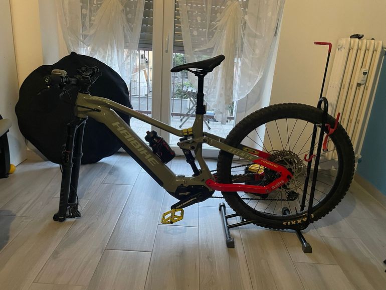 Haibike AllMtn 4 2022 2022 Mountainbike usato, Grigio chiaro — immagine 3 di 3
