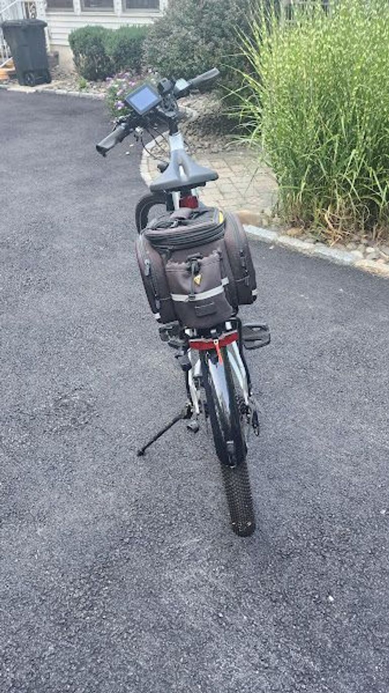 Used Trek Allant Shimano Alivio 2022 Urban, Light Gray — image 5 of 5