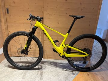 Used Scott Spark RC Comp 2022 2022 Mountainbike, Orange, 29 — image 2 of 5